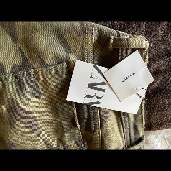 Green Camo Distressed Relaxed-fit Jeans, Size 2 (Zara Denim Collection) - Picture 2 of 10